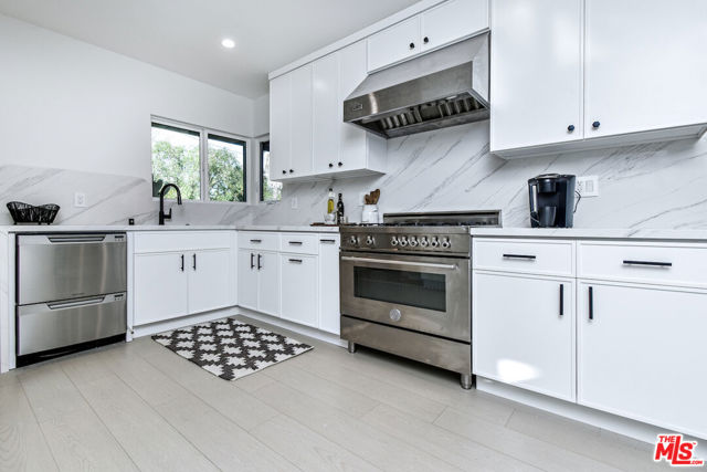 4512 Libbit Avenue, Encino CA: https://media.crmls.org/mediaz/8f39a16f-2d80-4d4a-8fff-3e98bb21597a.jpg