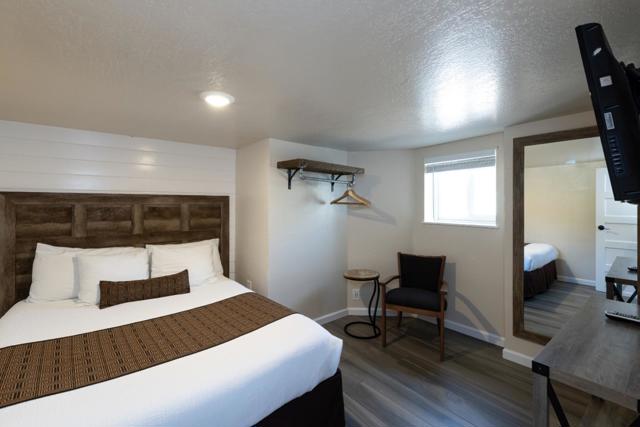 1500 Wharf Road, Capitola CA: https://media.crmls.org/mediaz/8f3a3553-b7eb-4fac-a91b-0e52d762a316.jpg