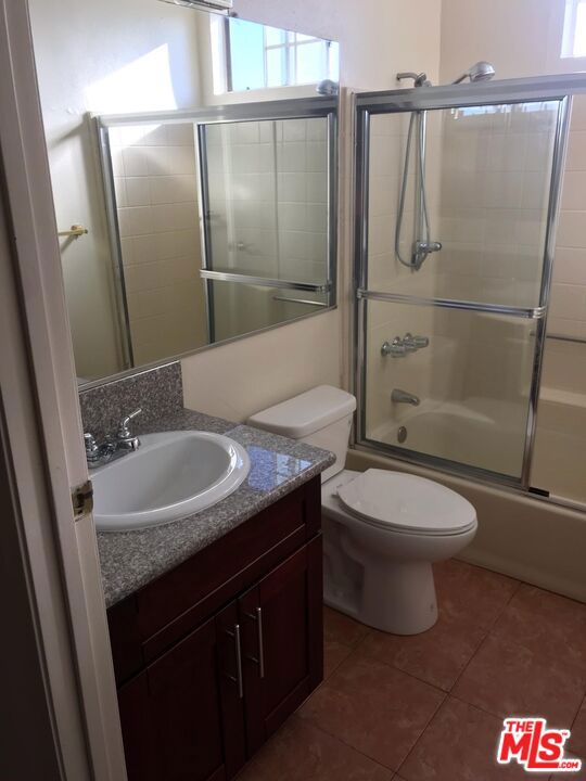 1652 COLBY Avenue, Los Angeles CA: https://media.crmls.org/mediaz/8f3a3f55-1754-4b58-9ab4-933fa4fead31.jpg