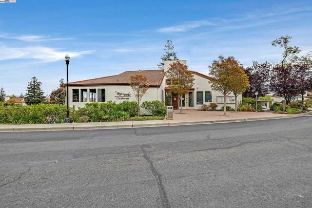 21109 Gary Dr, Hayward CA: https://media.crmls.org/mediaz/8f3ab53b-e955-4059-9474-e4a265217d24.jpg
