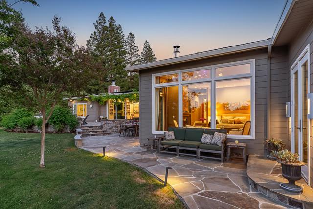 275 Eleanor Drive, Woodside CA: https://media.crmls.org/mediaz/8f3ab99c-3b69-4afb-a18e-026df35bac0c.jpg
