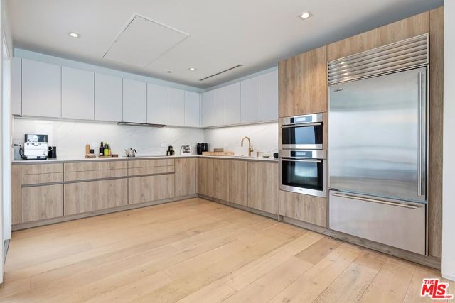 825 N Kings Road, West Hollywood CA: https://media.crmls.org/mediaz/8f3ac2a2-a2fc-4145-8033-7567cdc19719.jpg