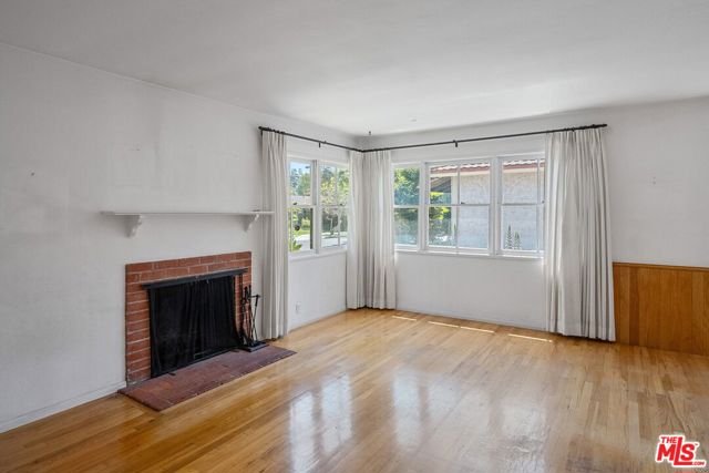 2725 Midvale Avenue, Los Angeles CA: https://media.crmls.org/mediaz/8f3acad1-dea3-4ddc-bdff-cf1c21e21c92.jpg