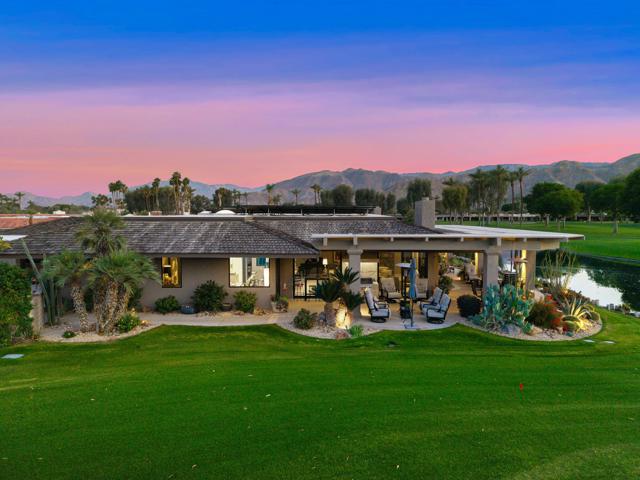 4 Saint Marys Court, Rancho Mirage CA: https://media.crmls.org/mediaz/8f3b1fb0-c2e1-4cd6-a8da-0ccf0057a436.jpg
