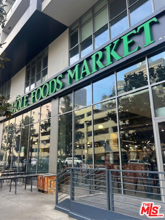 1100 S Hope Street, Los Angeles CA: https://media.crmls.org/mediaz/8f3b2547-ab88-4578-8b4b-fd8ff1fe1657.jpg