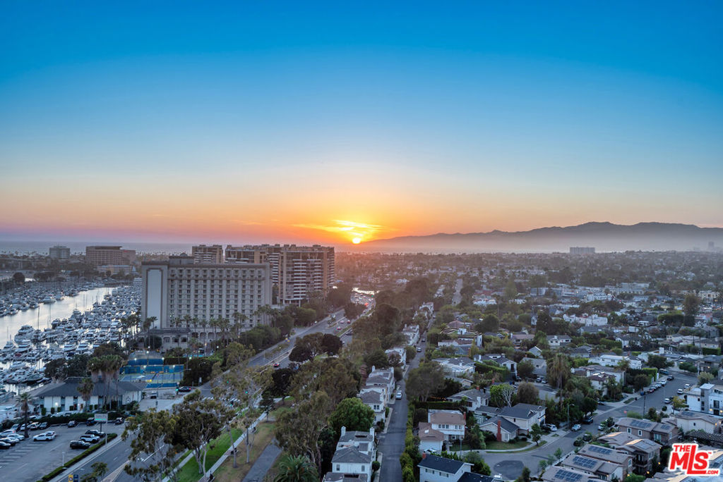 https://media.crmls.org/mediaz/8f3b277c-c709-4bb4-a633-c1e8540c859f.jpg?preset=X-Large