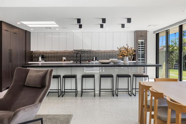 133 Columbia Drive, Rancho Mirage CA: https://media.crmls.org/mediaz/8f3b2a36-1c38-4a4d-b603-ee5756d7276d.jpg