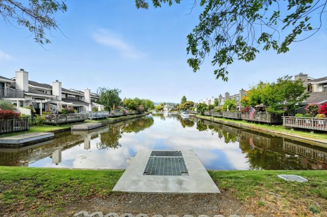 588 Marlin Court, Redwood City CA: https://media.crmls.org/mediaz/8f3b7d98-431b-4faa-9fcb-778d82daa3b2.jpg