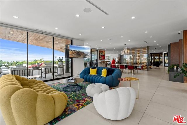 2284 Hercules Drive, Los Angeles CA: https://media.crmls.org/mediaz/8f3ba719-1e29-455f-9b29-26dcbd619c14.jpg