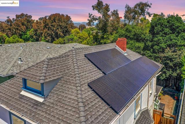 3034 Martin Luther King Jr Way, Oakland CA: https://media.crmls.org/mediaz/8f3bce7a-4b7b-4c5a-af7f-707bcae59de5.jpg