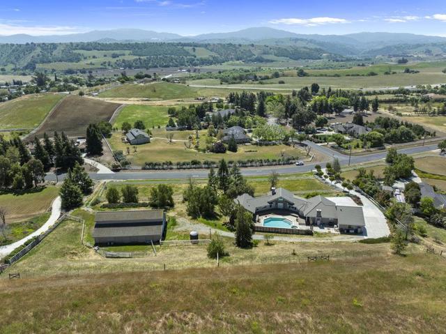 5955 Diablo Hills Road, Tres Pinos CA: https://media.crmls.org/mediaz/8f3c291e-a3e9-496e-89a8-96fe046c896c.jpg