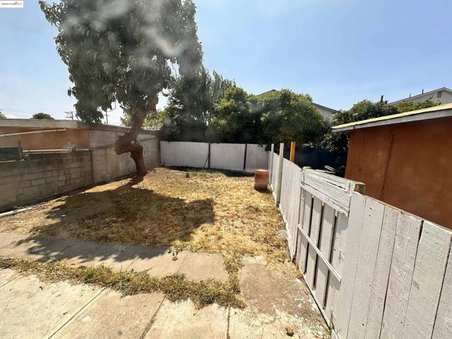 1342 Garvin Ave, Richmond CA: https://media.crmls.org/mediaz/8f3c4c09-cc71-4ed9-9fae-2a2f649add32.jpg