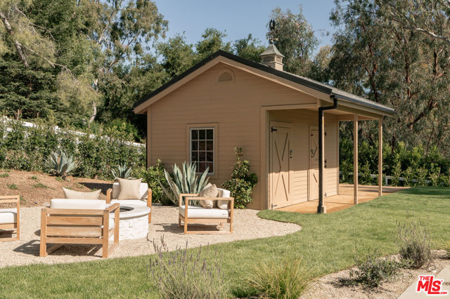 5287 Round Meadow Road, Hidden Hills CA: https://media.crmls.org/mediaz/8f3c740a-8ef9-4415-b8fd-31866176ea8b.jpg