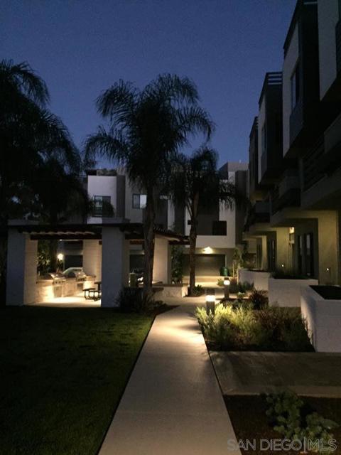 2563 State St, Carlsbad CA: https://media.crmls.org/mediaz/8f3ca4d3-c0b5-49ba-8110-893c9841d021.jpg