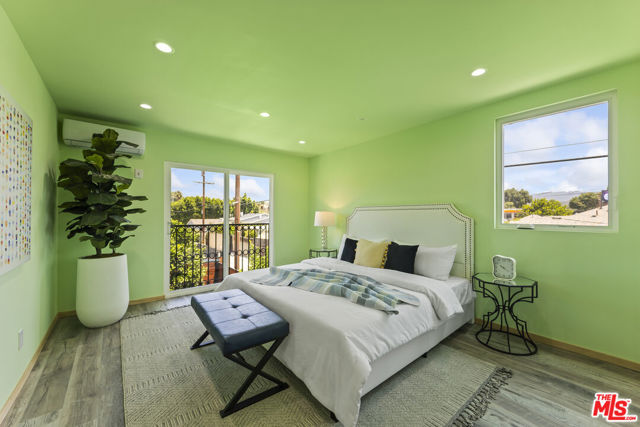 17660 Martha Street, Encino CA: https://media.crmls.org/mediaz/8f3d257d-ff3d-4164-8e46-a8e445fc9afb.jpg