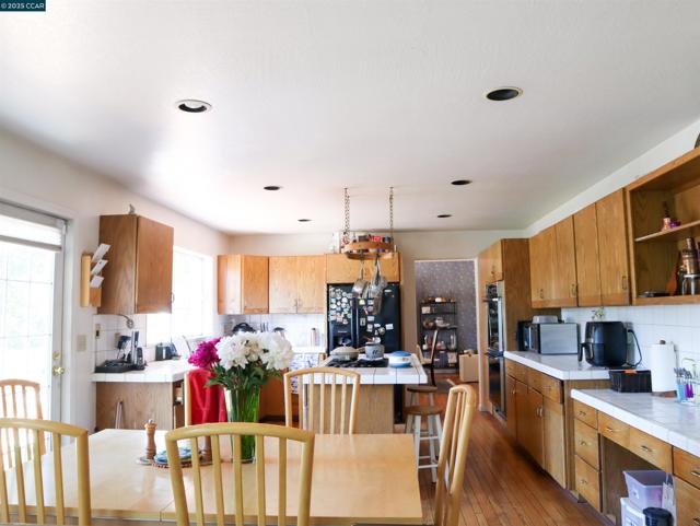 29 Heather Lane, Orinda CA: https://media.crmls.org/mediaz/8f3d8213-f3c2-48e5-a198-b5fab9344d64.jpg