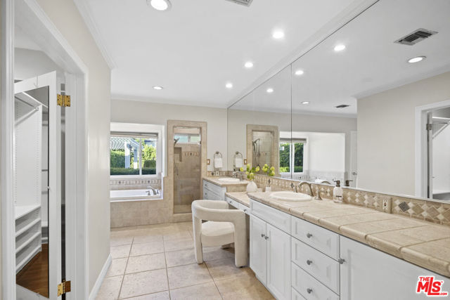 6002 Jumilla Avenue, Woodland Hills CA: https://media.crmls.org/mediaz/8f3dc098-7bf5-4def-8ba8-7203898d8256.jpg