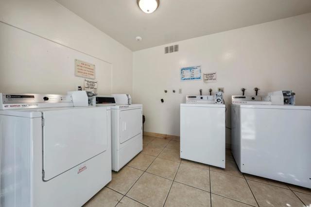 2518 W Middlefield Road, Mountain View CA: https://media.crmls.org/mediaz/8f3def43-6c48-4388-b73d-168fada9714c.jpg