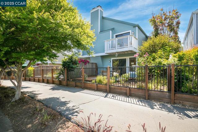 23 Shepardson Ln, Alameda CA: https://media.crmls.org/mediaz/8f3e2739-0037-4c40-900c-3b58787ef637.jpg