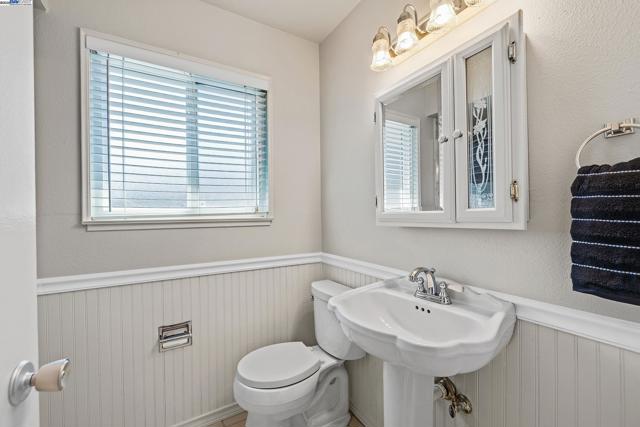 844 Wall St, Livermore CA: https://media.crmls.org/mediaz/8f3e6753-2ce9-4cad-9fa6-47dcc1fdffdf.jpg