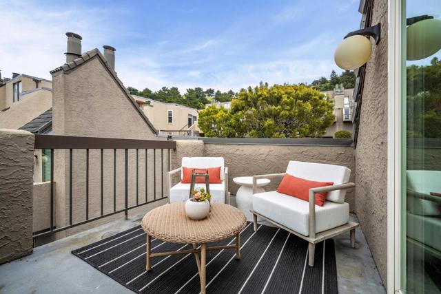 445 Roberts Road, Pacifica CA: https://media.crmls.org/mediaz/8f3e9094-40ed-4986-8fb3-551ed97e8264.jpg