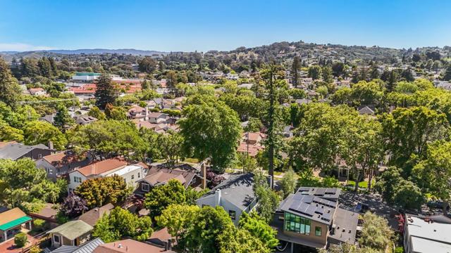 1227 Oak Street, San Mateo CA: https://media.crmls.org/mediaz/8f3fad57-c0b5-45f8-831d-db8a4d6fe436.jpg