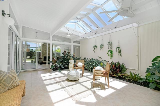 5893 Highwood Rd, Castro Valley CA: https://media.crmls.org/mediaz/8f3fc8f3-4454-44b5-98d0-243d7d0512a0.jpg