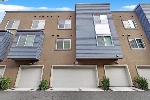 5394 Arnold Rd, Dublin CA: https://media.crmls.org/mediaz/8f4017a9-934e-4efb-87e5-1c8f85cb83e7.jpg