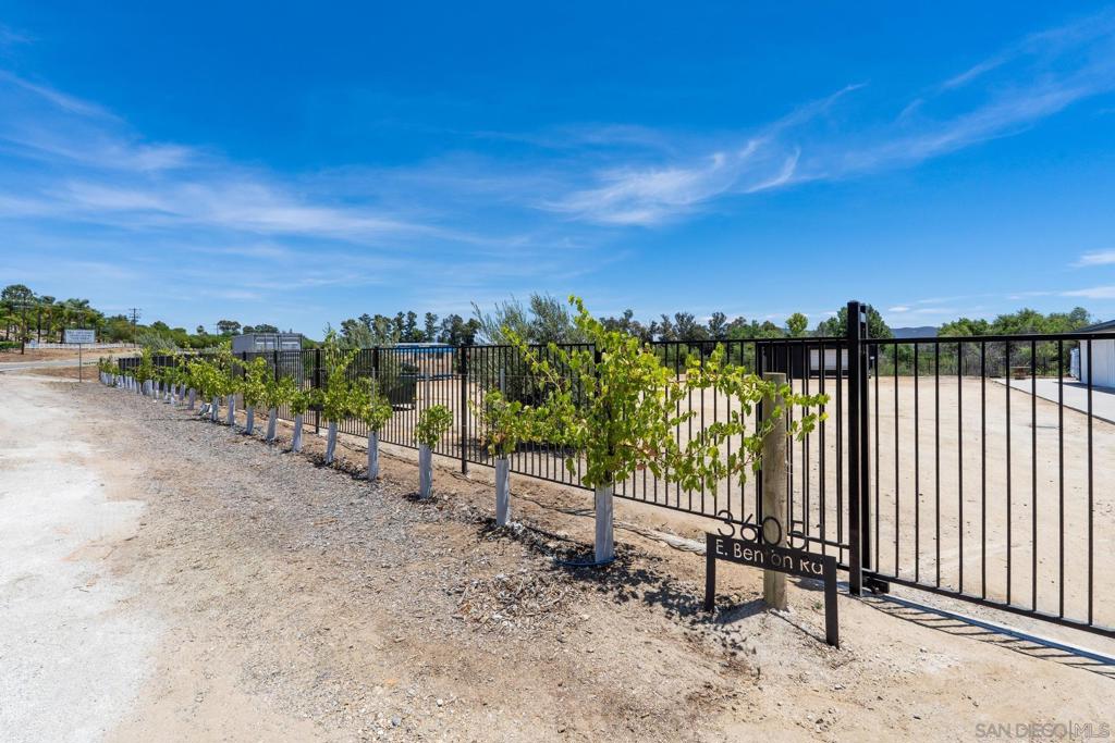 MLS #250033291SD image #17