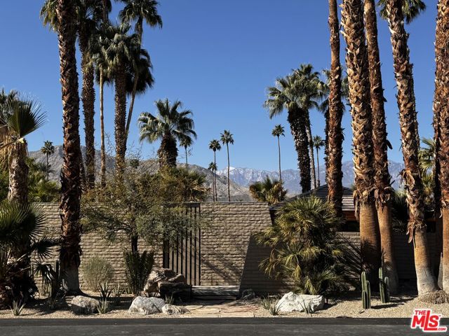40281 Sand Dune Road, Rancho Mirage CA: https://media.crmls.org/mediaz/8f40d64a-229d-4a54-9206-b3c511d580fd.jpg