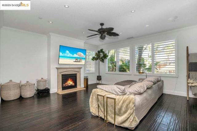 8065 Westport Circle, Discovery Bay CA: https://media.crmls.org/mediaz/8f40db90-a708-4fb5-8b92-179bb8330b2c.jpg