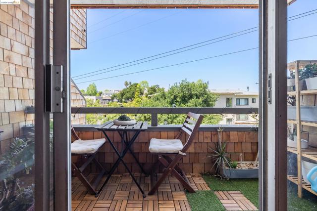 696 Athol Ave, Oakland, California 94610, 1 Bedroom Bedrooms, ,1 BathroomBathrooms,Condominium,For Sale,Athol Ave,41058608