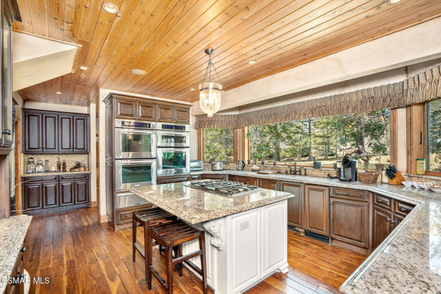 32310 Hummingbird Court, Running Springs CA: https://media.crmls.org/mediaz/8f411a33-2d94-4efa-860c-930416665b6e.jpg