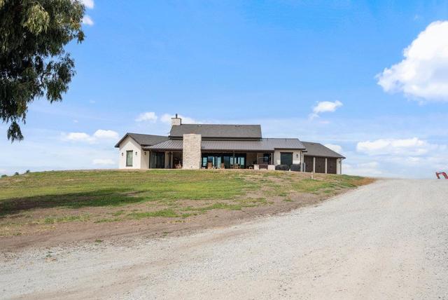 3000 Coppa Court, Hollister CA: https://media.crmls.org/mediaz/8f413fcb-694b-4f10-84e0-b5a76a56635a.jpg