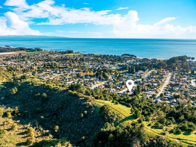 207 Driftwood Court, Aptos CA: https://media.crmls.org/mediaz/8f419578-862f-488e-915c-16dadaed33d4.jpg