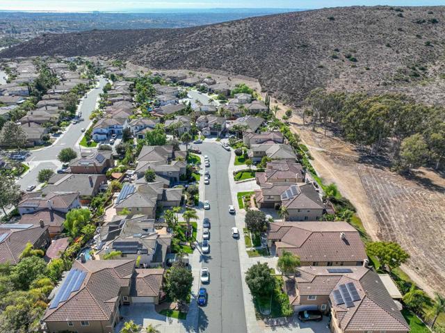 2547 N Trail Court, Chula Vista CA: https://media.crmls.org/mediaz/8f41c077-93e3-4616-94a8-1a2af50827f5.jpg