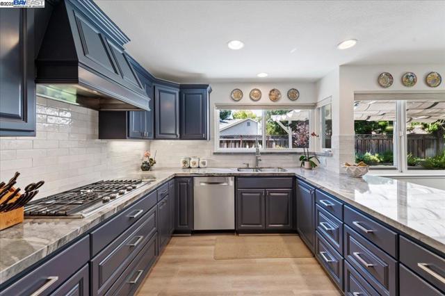 3228 Clifford Cir, Pleasanton CA: https://media.crmls.org/mediaz/8f4221e1-2d14-4c29-a106-16c4f872652c.jpg