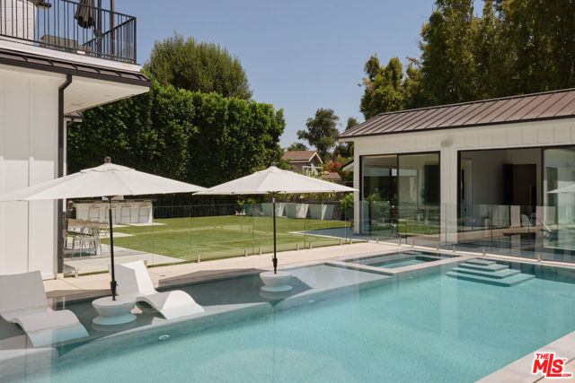 4634 White Oak Avenue, Encino CA: https://media.crmls.org/mediaz/8f4293c9-5b12-48d8-b01b-0699663e4b59.jpg