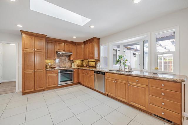 6113 Oak Forest, San Jose CA: https://media.crmls.org/mediaz/8f42992f-1833-4ac6-975e-84f3b2016bfe.jpg
