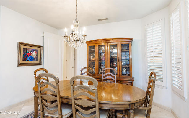 20769 Lugano Way, Porter Ranch CA: https://media.crmls.org/mediaz/8f42c1ce-171e-4a50-88c9-26df4d401927.jpg