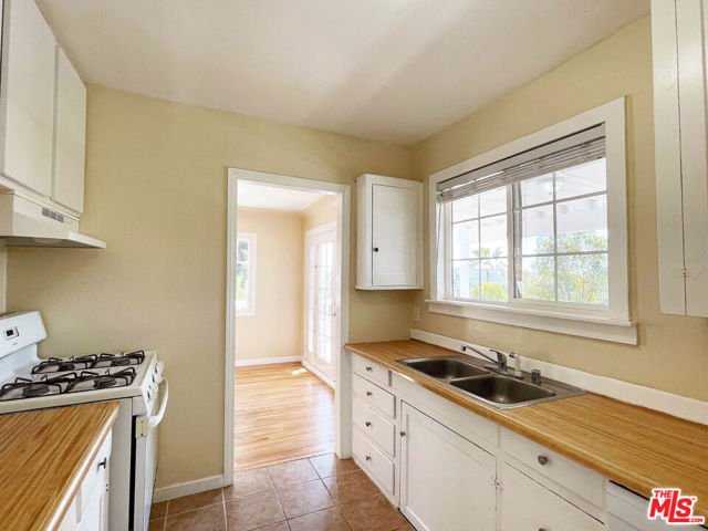 4780 Hub Street, Los Angeles CA: https://media.crmls.org/mediaz/8f4302fe-89f6-48e2-9e6b-0784f9a91580.jpg