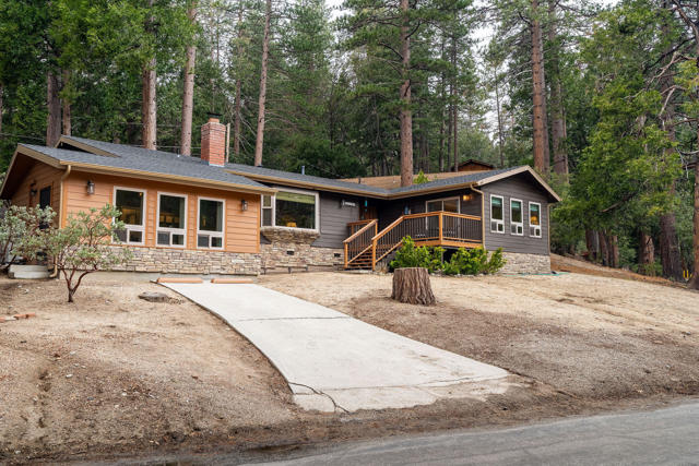 25169 Franklin Drive, Idyllwild CA: https://media.crmls.org/mediaz/8f434a71-4239-43bd-9223-4e09a6c04b0b.jpg