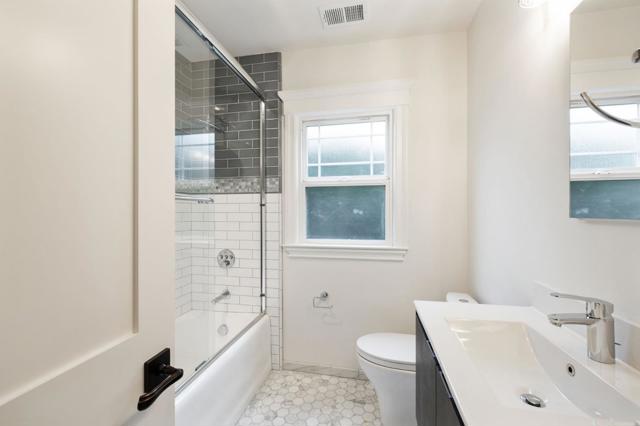 711 Laurel Avenue, Burlingame CA: https://media.crmls.org/mediaz/8f43538c-2ad0-4b81-aa34-d35f4b7c0340.jpg