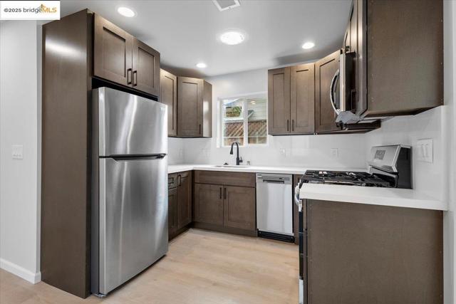 2224 107th Ave., Oakland CA: https://media.crmls.org/mediaz/8f440c70-119a-4f3a-af53-5640d69dd867.jpg