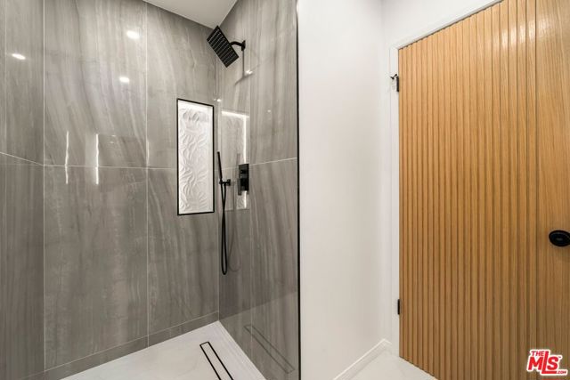 23020 Lita Place, Woodland Hills CA: https://media.crmls.org/mediaz/8f441b94-bcbe-4e95-b0ff-3a527c03889a.jpg