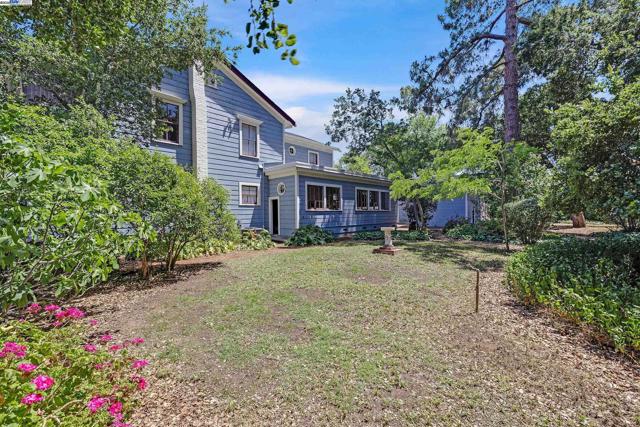 2211 College Avenue, Livermore CA: https://media.crmls.org/mediaz/8f444939-ad21-469a-95af-b467fac780f3.jpg
