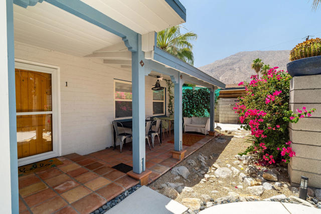 689 E Camino Parocela, Palm Springs CA: https://media.crmls.org/mediaz/8f444c4f-b727-42a8-a5b5-cae76bbcd73a.jpg