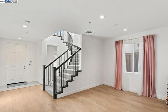 Image 4 of 28 For 2526 Modena Dr