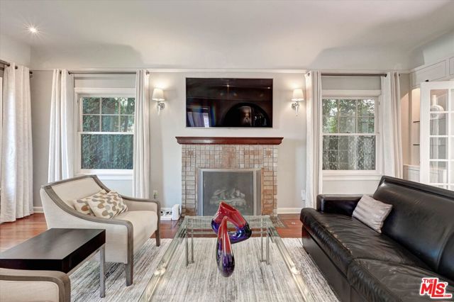 1744 North Gardner Street photo 8