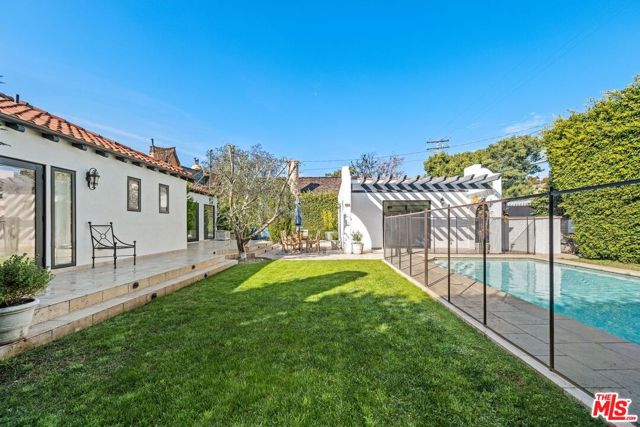 514 N Walden Drive, Beverly Hills CA: https://media.crmls.org/mediaz/8f44c8c9-6b69-4f43-b5ee-5c8458d630b2.jpg